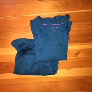 Gently Used Healing Hands Purple Label M Top MP Bottom
